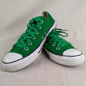 💚 GREEN Size 8 Converse low top kelly green St. Patrick's shoes Chuck Taylor 💚
